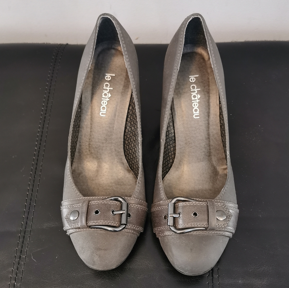 Le Chateau women's  3" high heel shoes